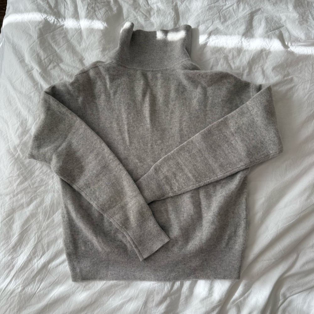 Club Monaco V-Neck Polo Cashmere - Picture 3 of 3